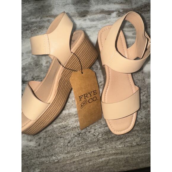 NWT WOMENS FRYE AND CO NUDE LEATHER WEDGES 6.5 SRA - Picture 1 of 4